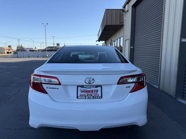 Photo of 2013 Super White Toyota Camry