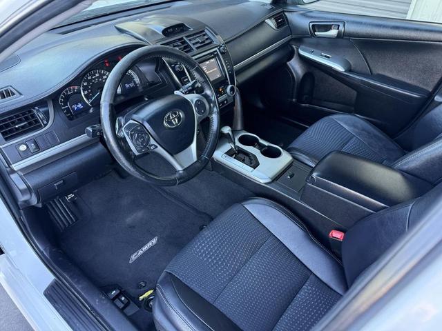 Photo of 2013 Super White Toyota Camry