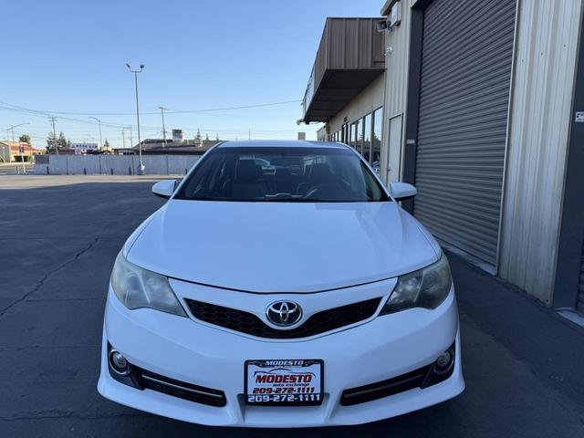 Photo of 2013 Super White Toyota Camry