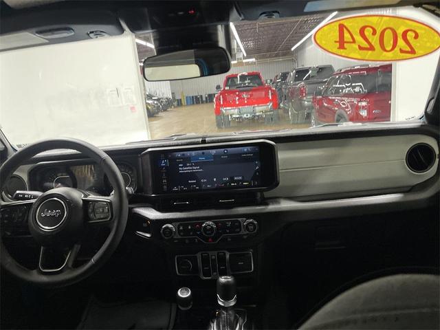 Photo of 2024 Pearlcoat Jeep Wrangler
