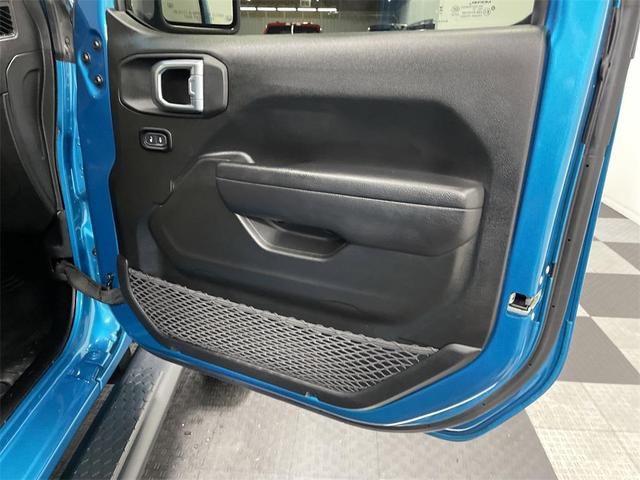 Photo of 2024 Pearlcoat Jeep Wrangler