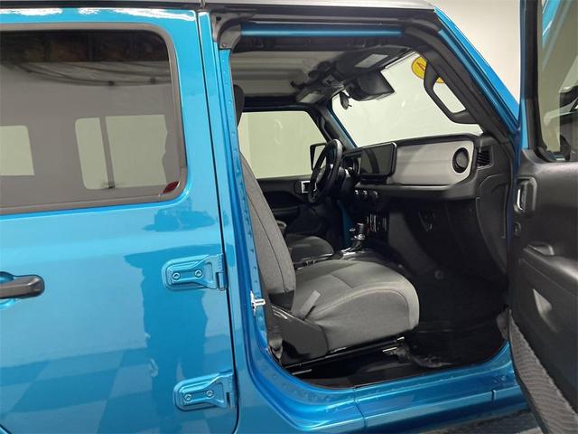 Photo of 2024 Pearlcoat Jeep Wrangler