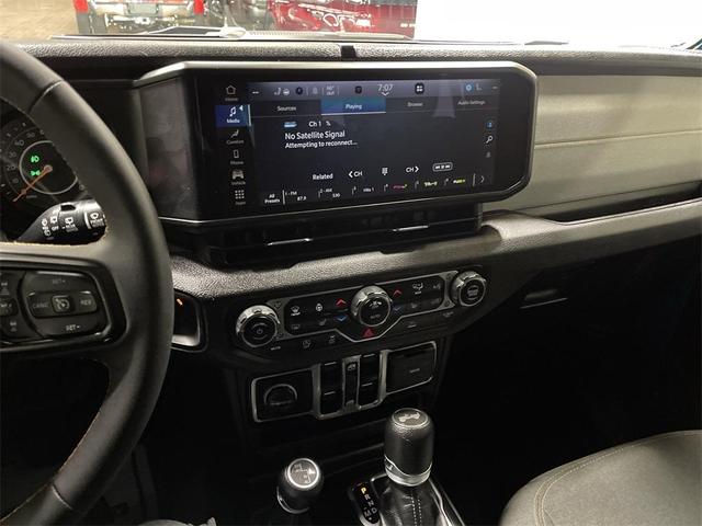 Photo of 2024 Pearlcoat Jeep Wrangler