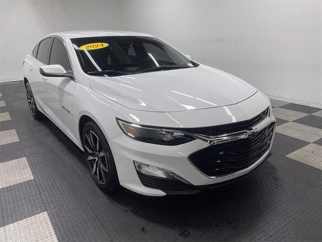 Photo of 2024 Summit White Chevrolet Malibu