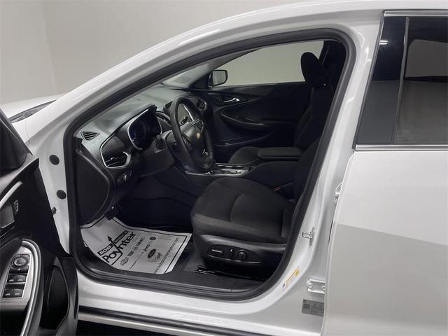 Photo of 2024 Summit White Chevrolet Malibu