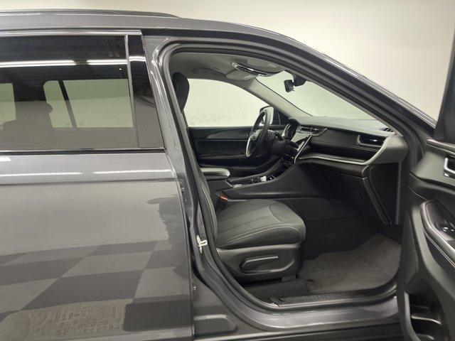 Photo of 2023 Metallic Jeep Grand Cherokee L