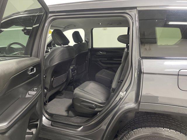 Photo of 2023 Metallic Jeep Grand Cherokee L