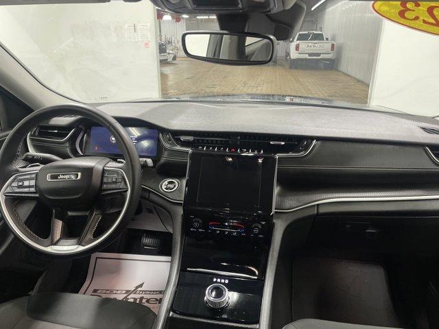 Photo of 2023 Metallic Jeep Grand Cherokee L