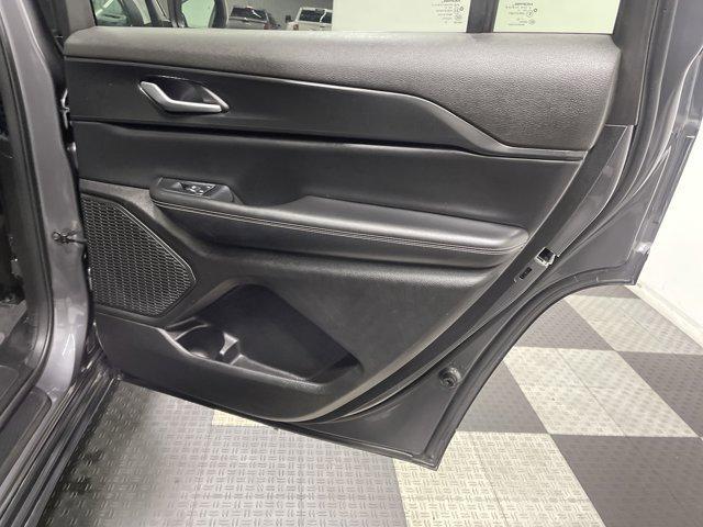 Photo of 2023 Metallic Jeep Grand Cherokee L