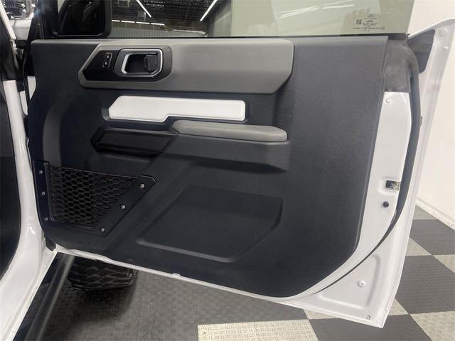 Photo of 2023 Oxford White Ford Bronco