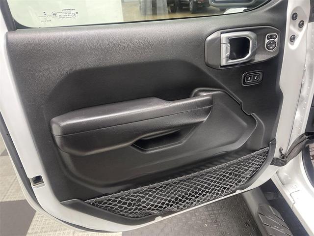 Photo of 2019 Bright White Clearcoat Jeep Wrangler Unlimited