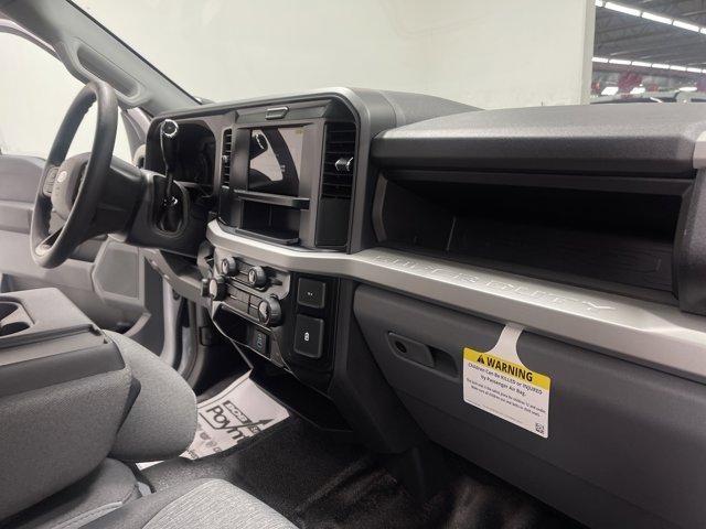 Photo of 2025 Oxford White Ford F-250