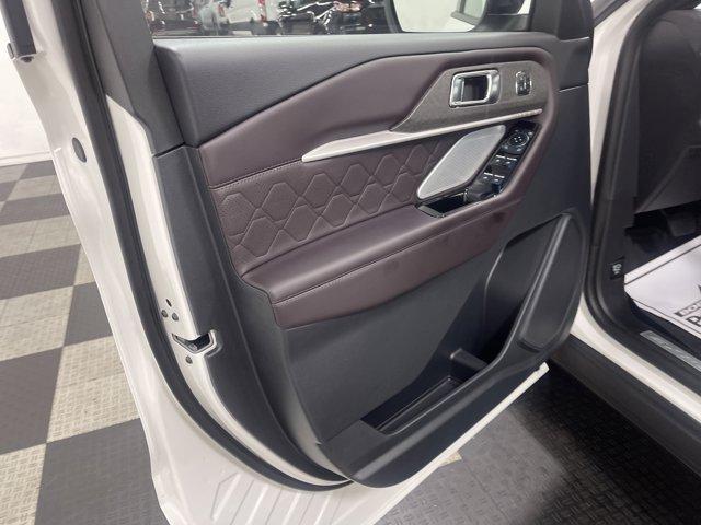 Photo of 2025 White Ford Explorer