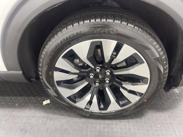 Photo of 2025 White Ford Explorer