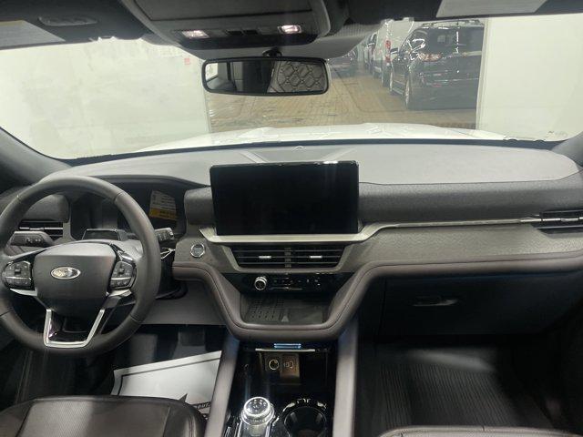 Photo of 2025 White Ford Explorer