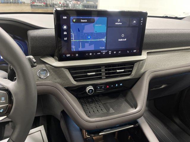 Photo of 2025 White Ford Explorer