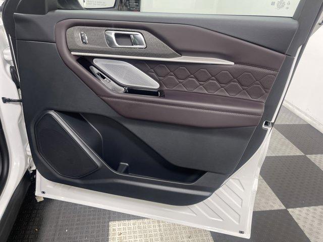 Photo of 2025 White Ford Explorer
