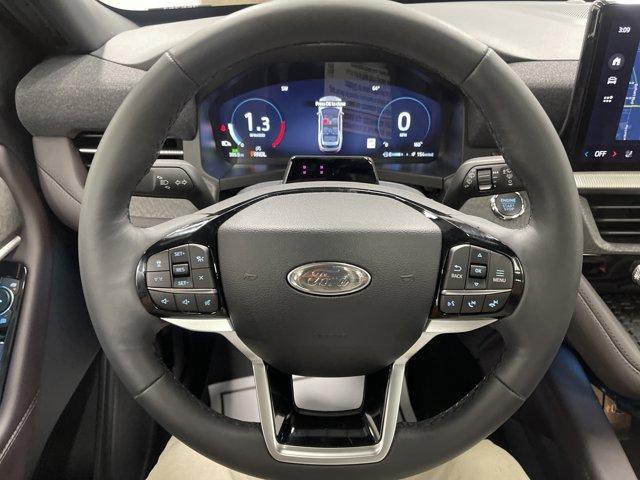 Photo of 2025 White Ford Explorer