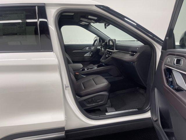 Photo of 2025 White Ford Explorer