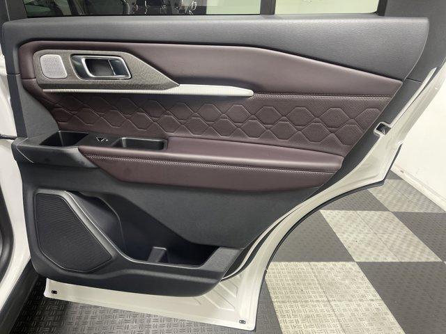 Photo of 2025 White Ford Explorer