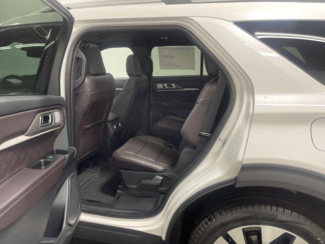 Photo of 2025 White Ford Explorer