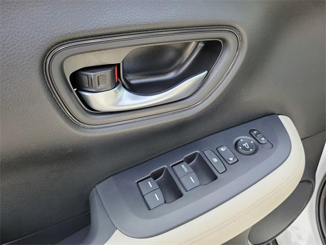 Photo of 2025 Platinum White Pearl Honda HR-V