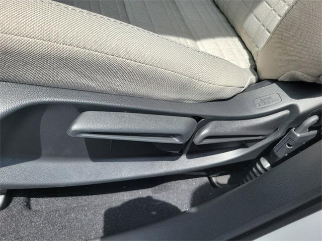 Photo of 2025 Platinum White Pearl Honda HR-V