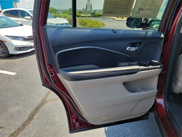 Photo of 2022 Deep Scarlet Pearl Honda Pilot