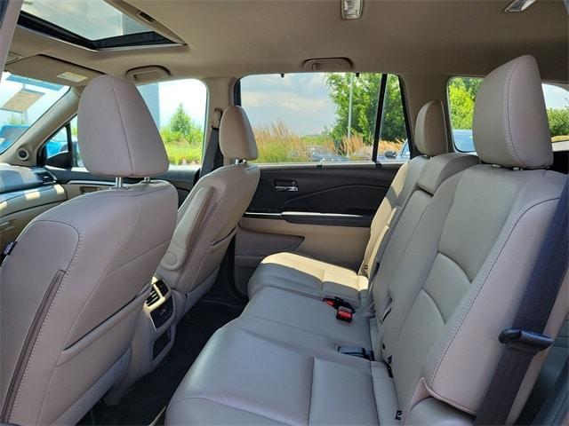 Photo of 2022 Deep Scarlet Pearl Honda Pilot