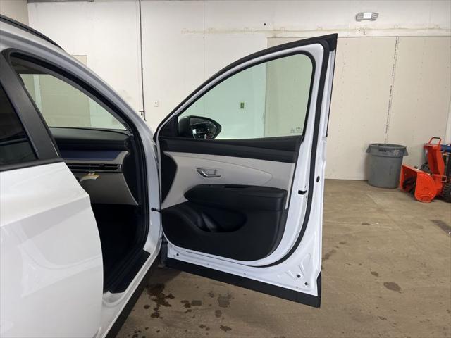 Photo of 2025 Serenity White Pearl Hyundai TUCSON