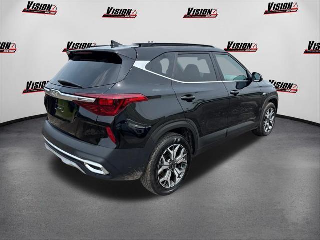 Photo of 2023 Cherry Black Kia Seltos