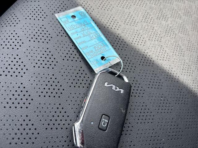Photo of 2023 Cherry Black Kia Seltos