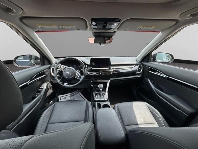 Photo of 2023 Cherry Black Kia Seltos