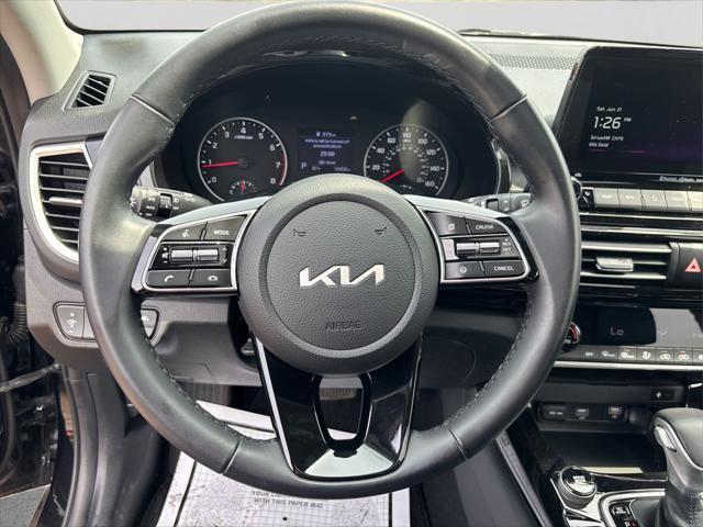 Photo of 2023 Cherry Black Kia Seltos