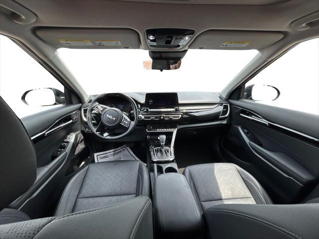 Photo of 2023 Cherry Black Kia Seltos