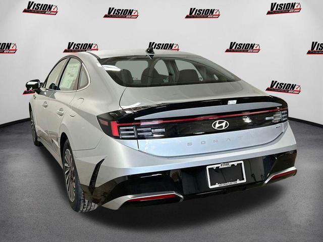 Photo of 2025 Aero Silver Hyundai SONATA Hybrid
