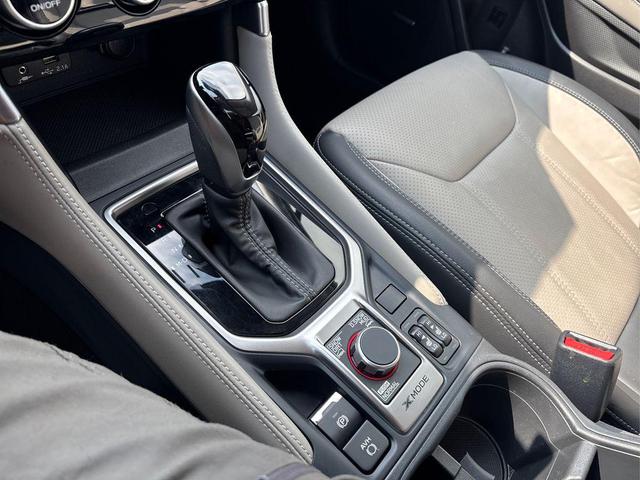 Photo of 2022 Crystal White Pearl Subaru Forester