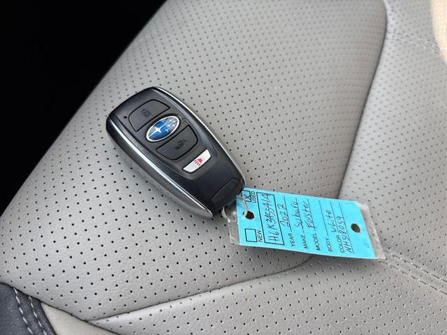 Photo of 2022 Crystal White Pearl Subaru Forester
