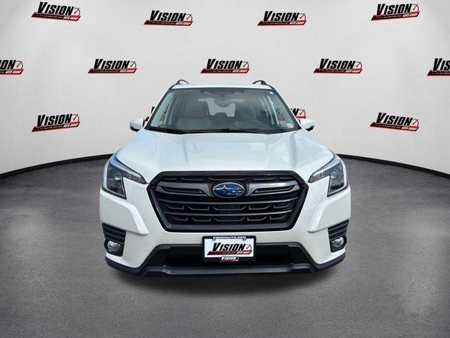 Photo of 2022 Crystal White Pearl Subaru Forester