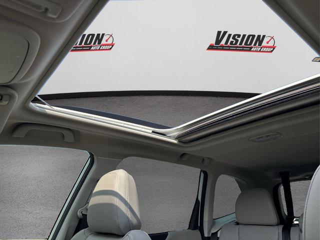 Photo of 2022 Crystal White Pearl Subaru Forester