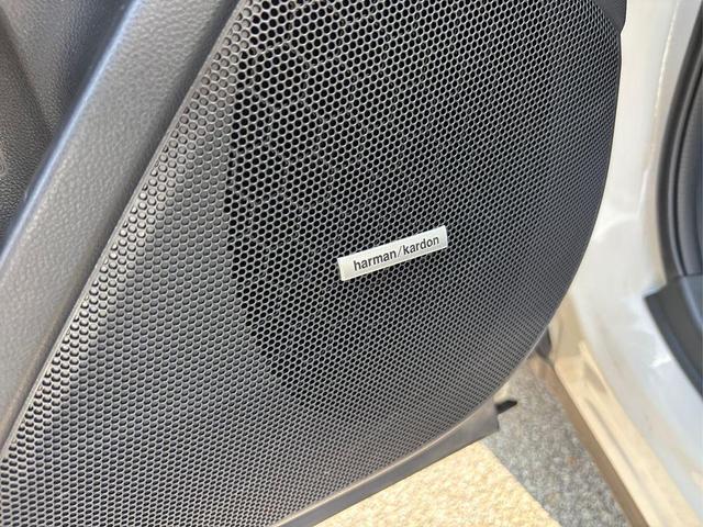 Photo of 2022 Crystal White Pearl Subaru Forester