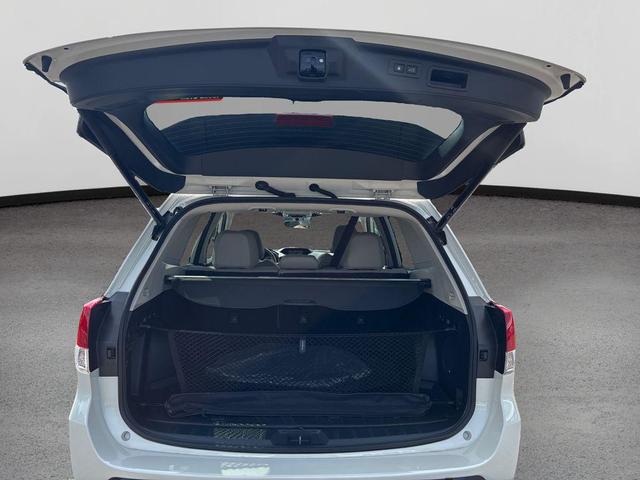 Photo of 2022 Crystal White Pearl Subaru Forester
