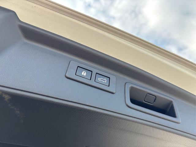 Photo of 2022 Crystal White Pearl Subaru Forester