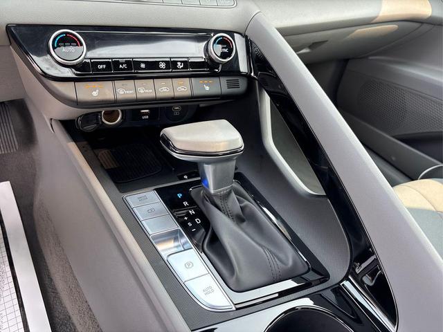 Photo of 2025 Serenity White Hyundai ELANTRA
