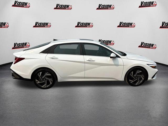 Photo of 2025 Serenity White Hyundai ELANTRA
