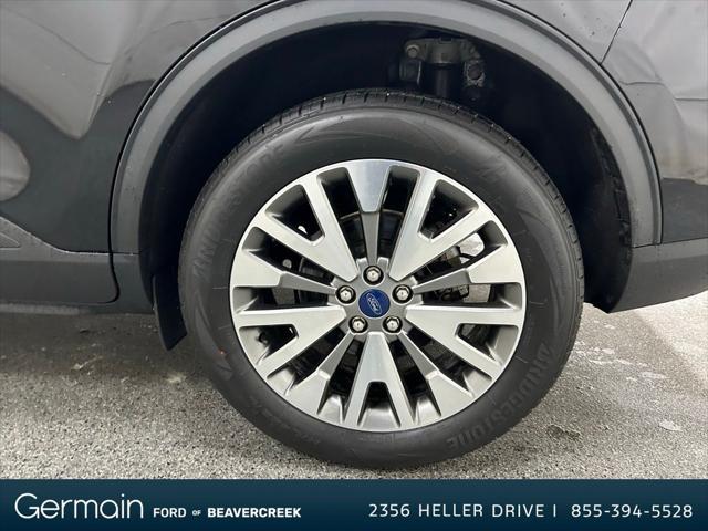 Photo of 2022 Agate Black Metallic Ford Escape