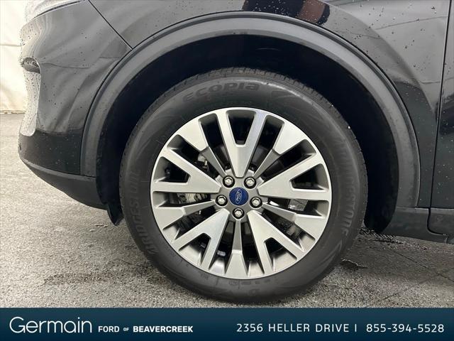 Photo of 2022 Agate Black Metallic Ford Escape