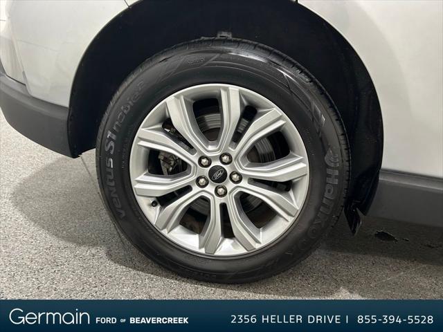 Photo of 2024 Silver Metallic Ford Edge