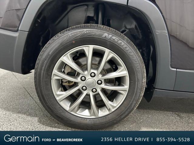 Photo of 2021 Sangria Metallic Clearcoat Jeep Cherokee