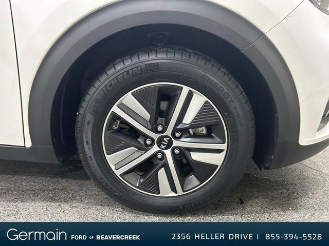 Photo of 2020 Snow White Pearl Kia Niro